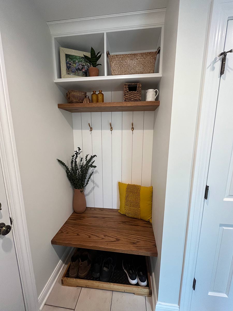 Mudroom nook with shelving and hooks